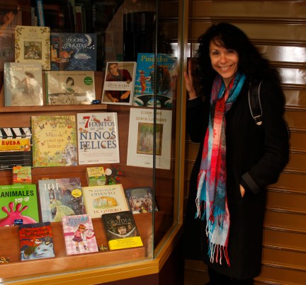 Amidst the Roman ruins and clacking storks of Mérida, I found a little book shop. Featured in the window were Pinochio, Tom Sawyer, Junie B. Jones, and Justin Bieber.